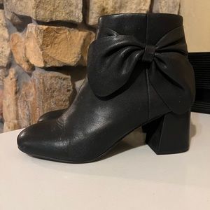 Seychelles Leather Catwalk Bow Zip Boots Size 8.5